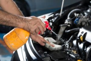 Comment bien nettoyer son moteur ?