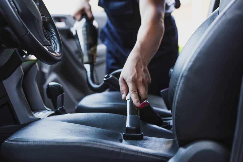quelles sont les etapes essentielles d'un detailing interieur