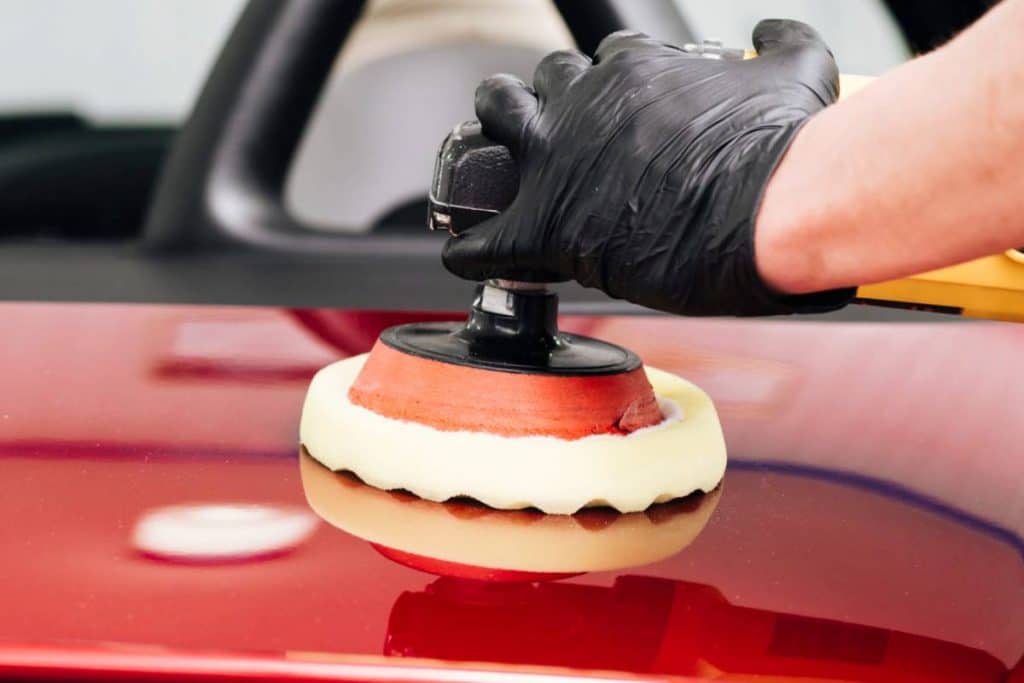 Conseils pour choisir le bon pad de lustrage pour votre voiture