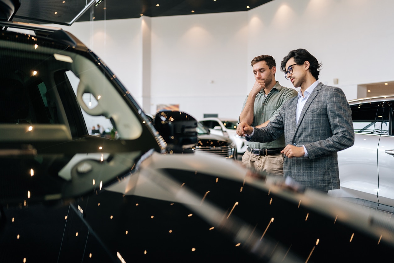 Comment choisir les accessoires de mise en scène pour une voiture ?