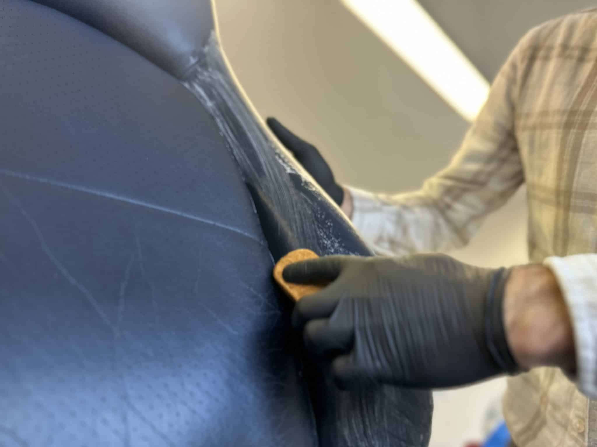 Atelier de rénovation du cuir : restauration, recoloration et protection d’un article en cuir